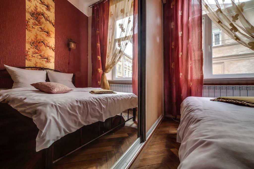 Apartments In The Old City Of Лвив Екстериор снимка